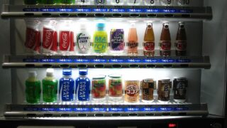 【攻略】日本自動販賣機美食完全指南！熱食機・飯糰機「免排隊」邊度搵【2026年版】
